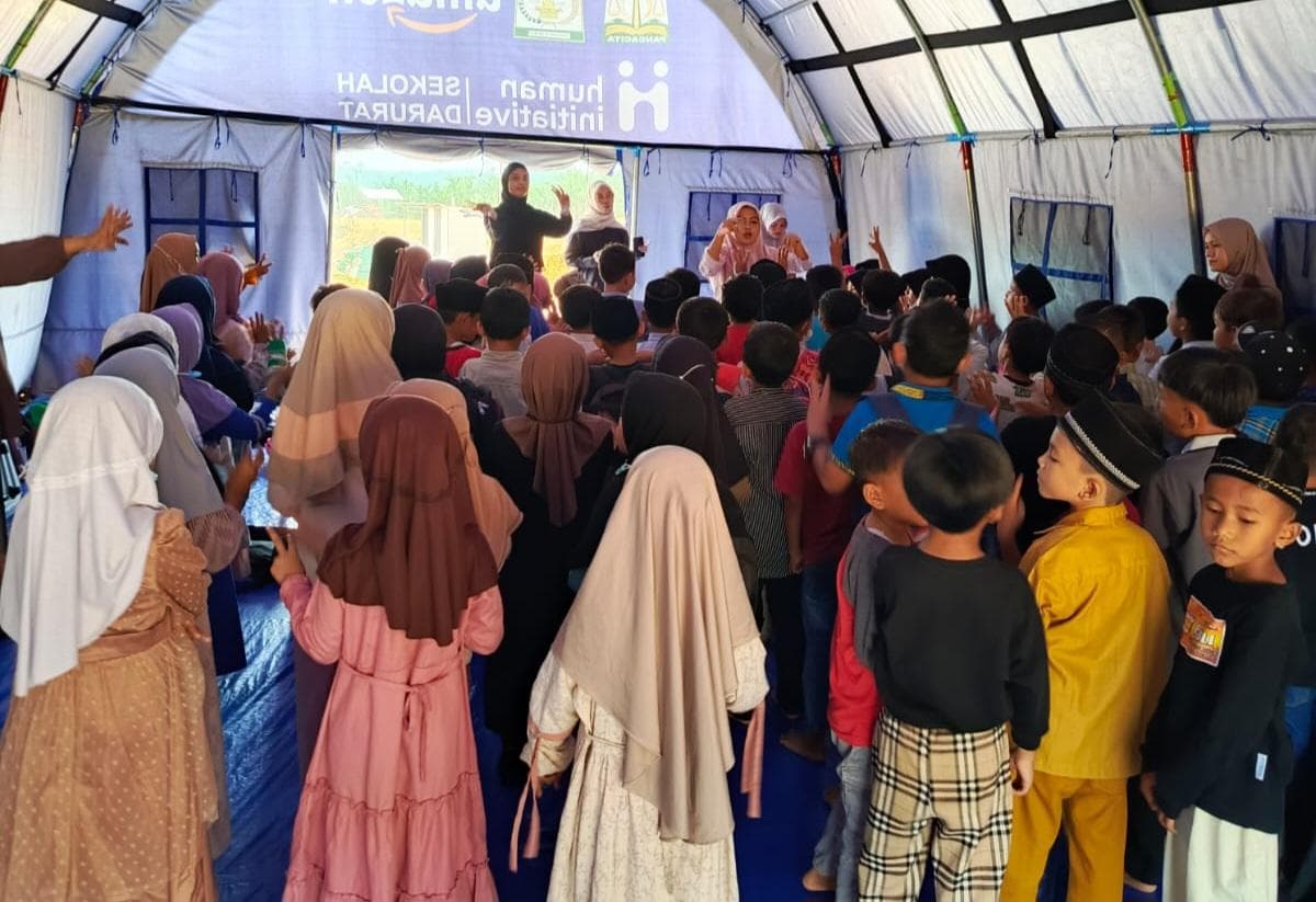 Anak Korban Banjir di Aceh Tamiang Belajar Sambil Bermain di Sekolah Darurat