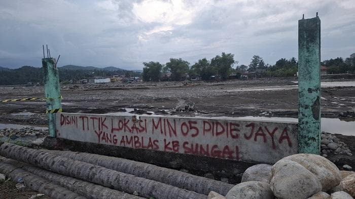 Banjir Bandang Hancurkan MIN 5 & RA Seunong, Ratusan Murid Belajar di Masjid