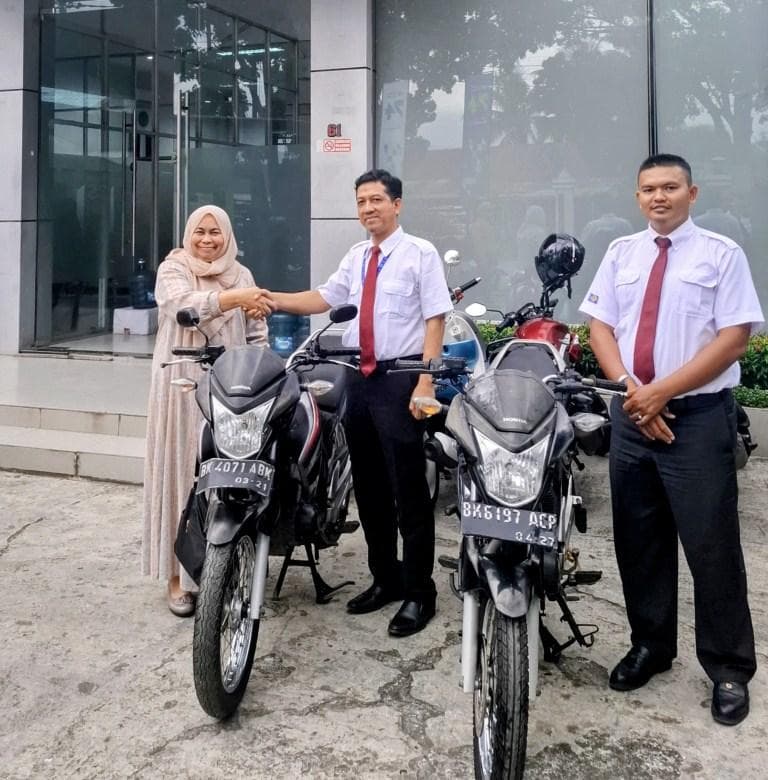 SMKN 1 Abdya Dapat Hibah Motor dari PT Erlangga untuk Mendukung Pendidikan Vokasi