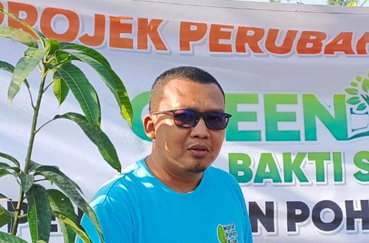 Siswa SMK Peusangan Tanam Pohon Wakaf, Pulihkan Kebun Rusak Banjir