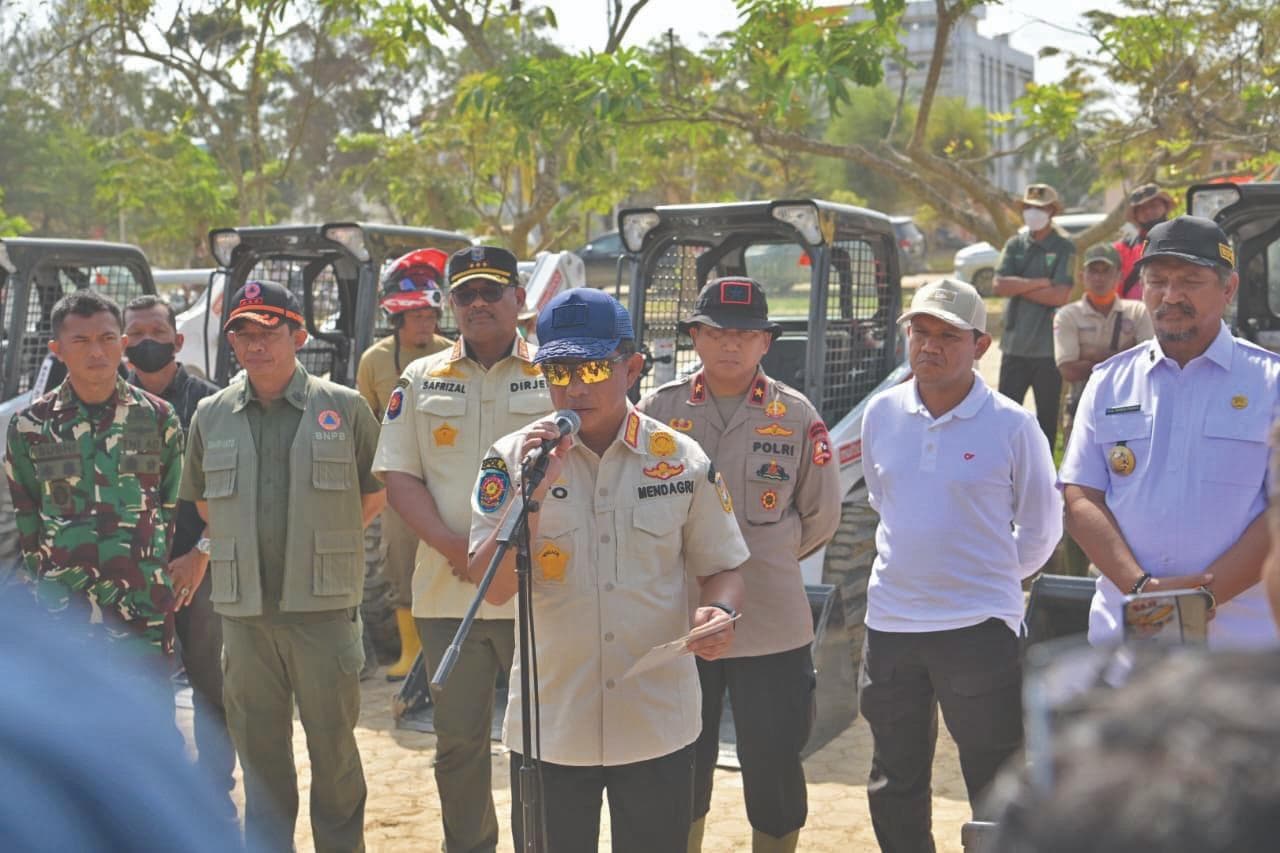 Wagub Aceh dan Mendagri Serahkan Bantuan Presiden untuk Pemulihan Tamiang