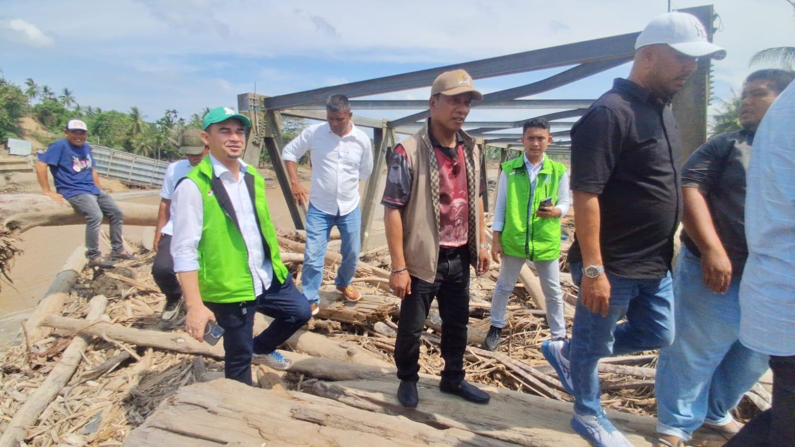 Jembatan Pante Lhoong Putus, Warga Bireuen Harap Jembatan Bailey Segera Dibangun