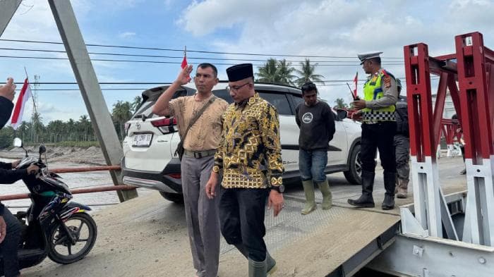 Haji Uma Tinjau Jembatan Bailey Teupin Mane, Pastikan Keamanan Warga Bireuen