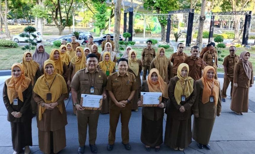 Disdukcapil Banda Aceh Berikan Penghargaan kepada 4 ASN Terbaik untuk Tingkatkan Pelayanan Publik