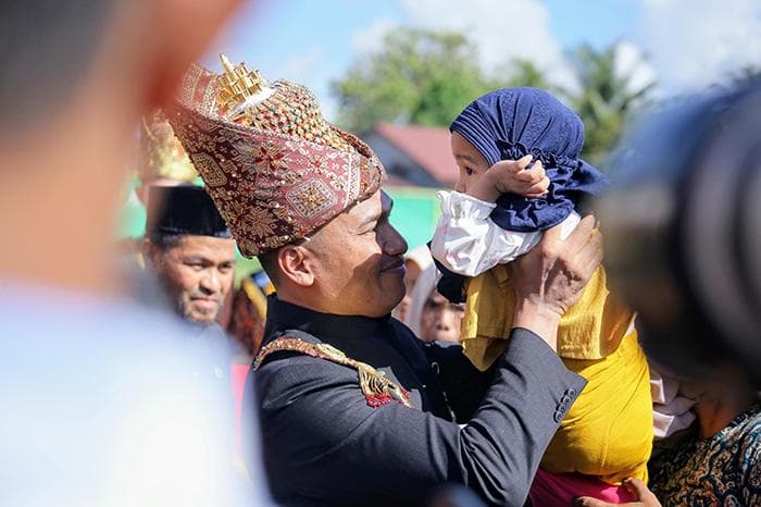 Bupati Abdya Serahkan 32 Kursi Roda dan 25 Rumah Layak Huni untuk Warga Miskin