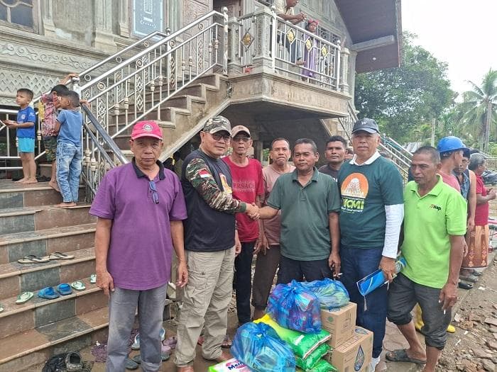 ICMI Aceh Salurkan Bantuan Pangan kepada Korban Banjir di Aceh Utara
