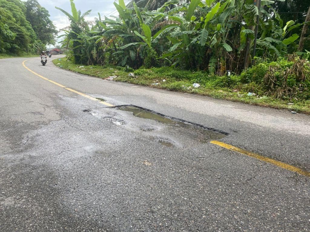 Jalan Samadua-Tapaktuan Rusak Parah, HMI Desak BPJN Aceh Perbaiki Segera
