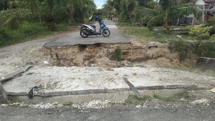 Dua Jembatan Ambruk di Aceh Singkil Belum Diperbaiki, Warga Kesulitan Akses