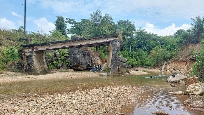 Jembatan Hancur 10 Tahun, Anak Aceh Singkil Tak Bisa Sekolah