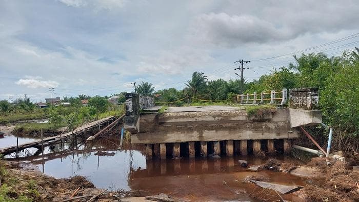 Jembatan Singkil Utara Ambruk, Warga Harap Segera Diperbaiki