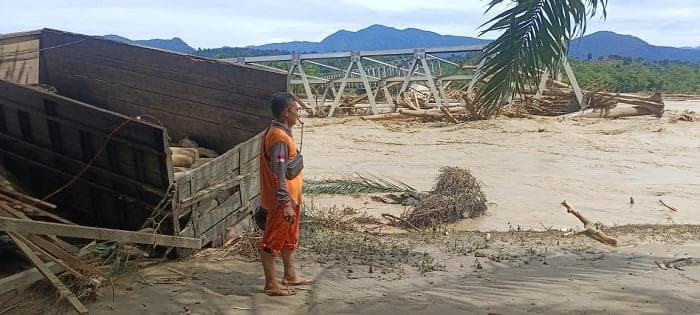 Warga Gunong Kong Terisolir, Ongkos Perahu Rp 5.000 per Orang