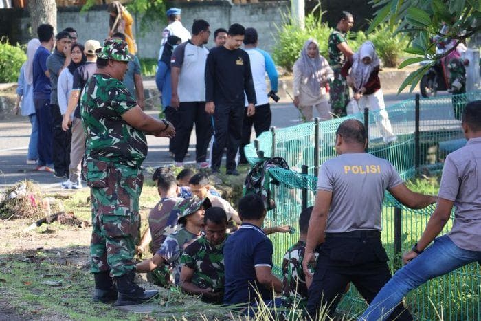 TNI-Polri Bersihkan Taman I Love Sabang untuk Kenyamanan Wisatawan