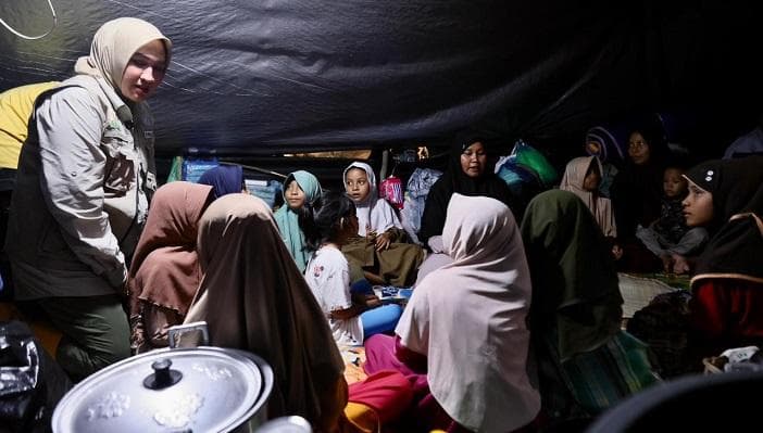 Tembus Pelosok Aceh Utara, Kak Na Terharu Lihat Anak-anak Tetap Mengaji di Tenda Pengungsian