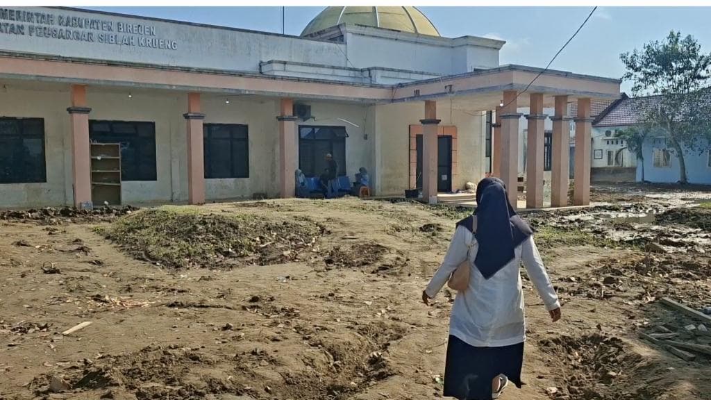 Kantor Camat Peusangan Siblah Krueng Mulai Beroperasi Kembali Setelah Banjir