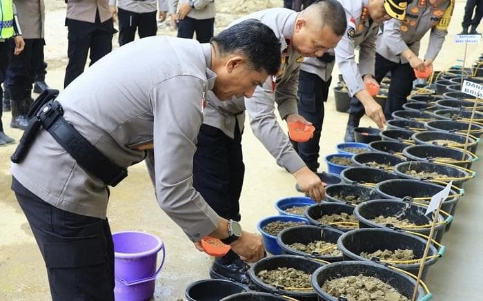 Kapolda Aceh Inovasi Sawah Portabel dari Lumpur Banjir di Aceh Tamiang