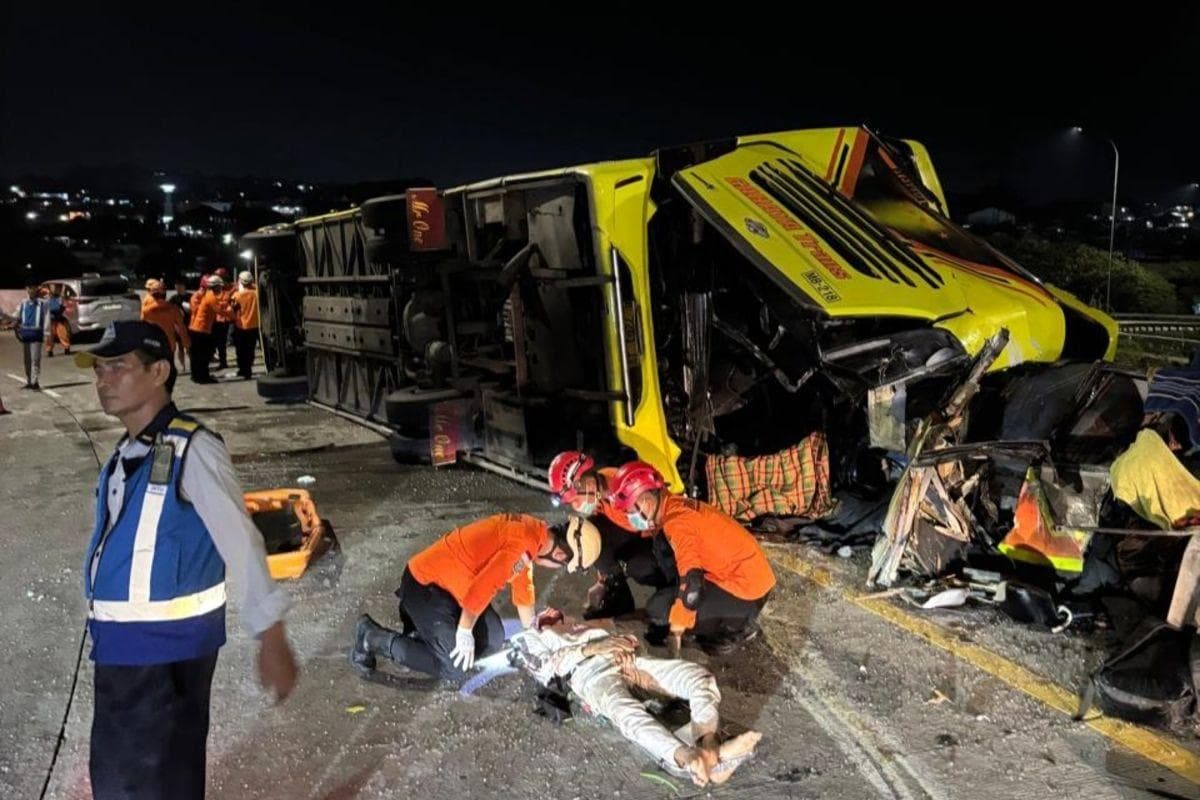 Detik-detik Bus PO Cahaya Trans Terguling di Exit Tol Krapyak, 16 Penumpang Meninggal Dunia