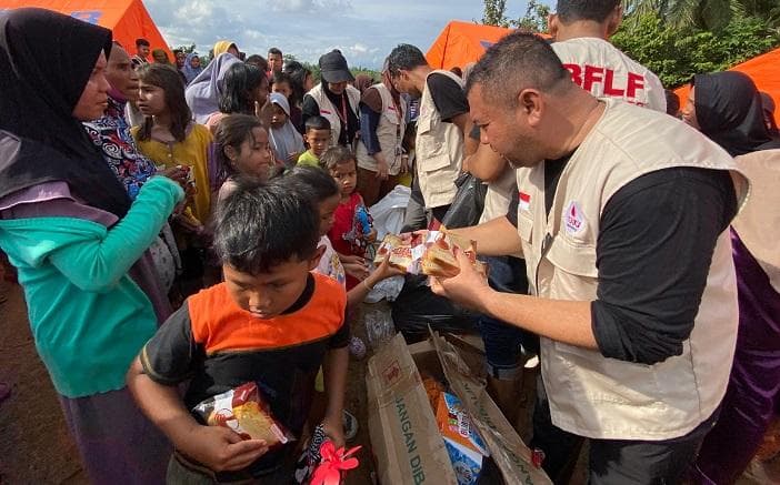 Fasilitasi Layanan Kesehatan, BFLF Hibur Anak Korban Banjir di Posko Pengungsian
