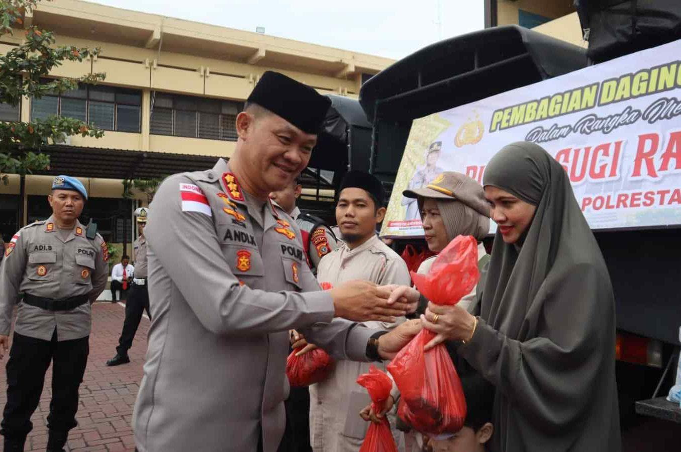 Polresta Banda Aceh Gelar Meugang dan Bagikan Daging ke Yatim dan Tokoh Agama