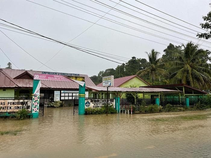Banjir di Simeulue Rendam Rumah dan Rusak Dua Jembatan, Warga Gotong Royong