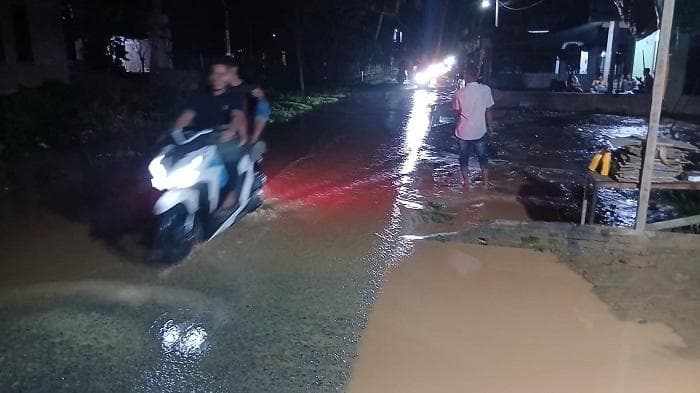 Krueng Jeunieb- Bireuen Meluap Banjiri Pemukiman Warga