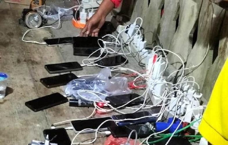 Sudah 21 Malam Listrik Padam di Langkahan Aceh Utara, Warga Antre Cas HP Pakai Genset