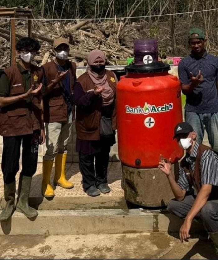 Masyarakat Aceh Tamiang Dapat Toren Air Bersih Pasca Banjir, Kolaborasi LSM dan USK