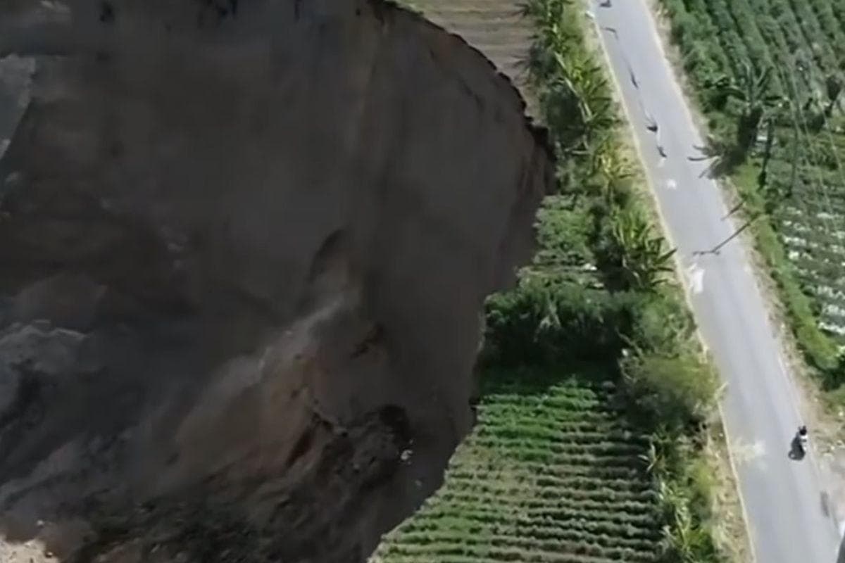 Lubang Raksasa di Aceh Tengah Menelan Kebun Warga, Potensi Pembajakan Sungai