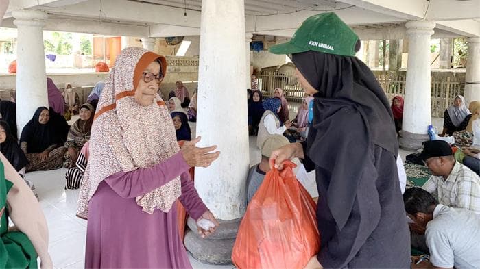 600 Paket Bantuan Diberikan Mahasiswa KKN Unimal untuk Warga Aceh Utara Pasca Banjir