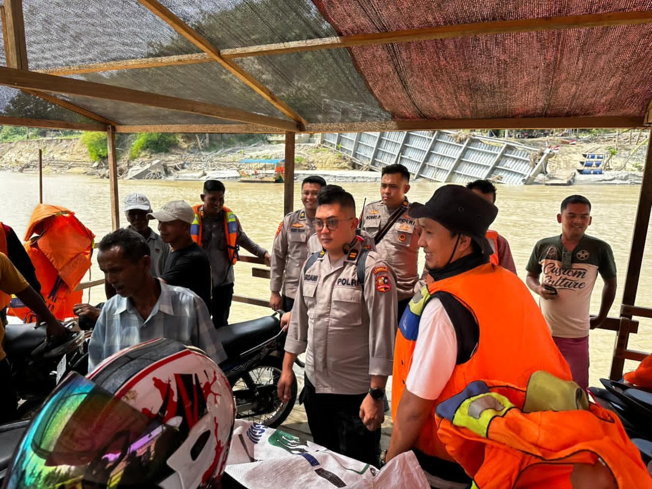 Mahasiswa PTIK 83 Bantu Warga Bireuen Pasca Bencana, Sumbang Kesehatan dan Logistik