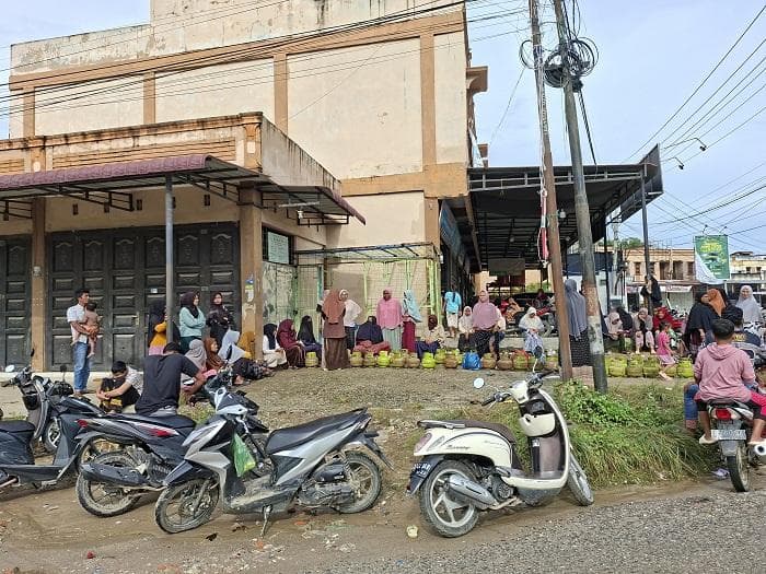 Pasca Banjir Masyarakat Aceh Timur Masih Kesusahan Cari Gas LPG