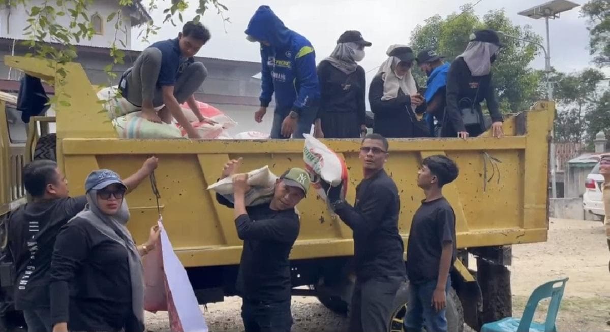 Warga Simpang Mamplam Galang Bantuan, dari Beras hingga Jengkol untuk Korban Banjir
