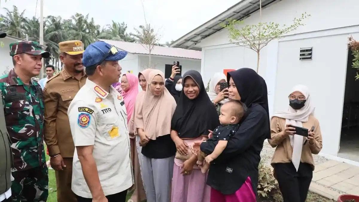 Mendagri Tito Karnavian Tinjau Huntara di Aceh Tamiang, Serahkan Bantuan ke Pengungsi