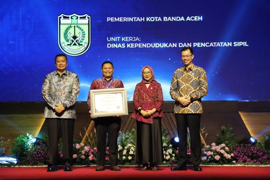 Disdukcapil Banda Aceh Terima Predikat Wilayah Bebas Korupsi