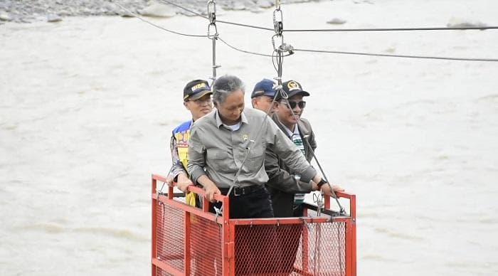 Menteri PU Tinjau Kerusakan Banjir di Bireuen, Janji Percepat Pembangunan Rumah dan Jembatan