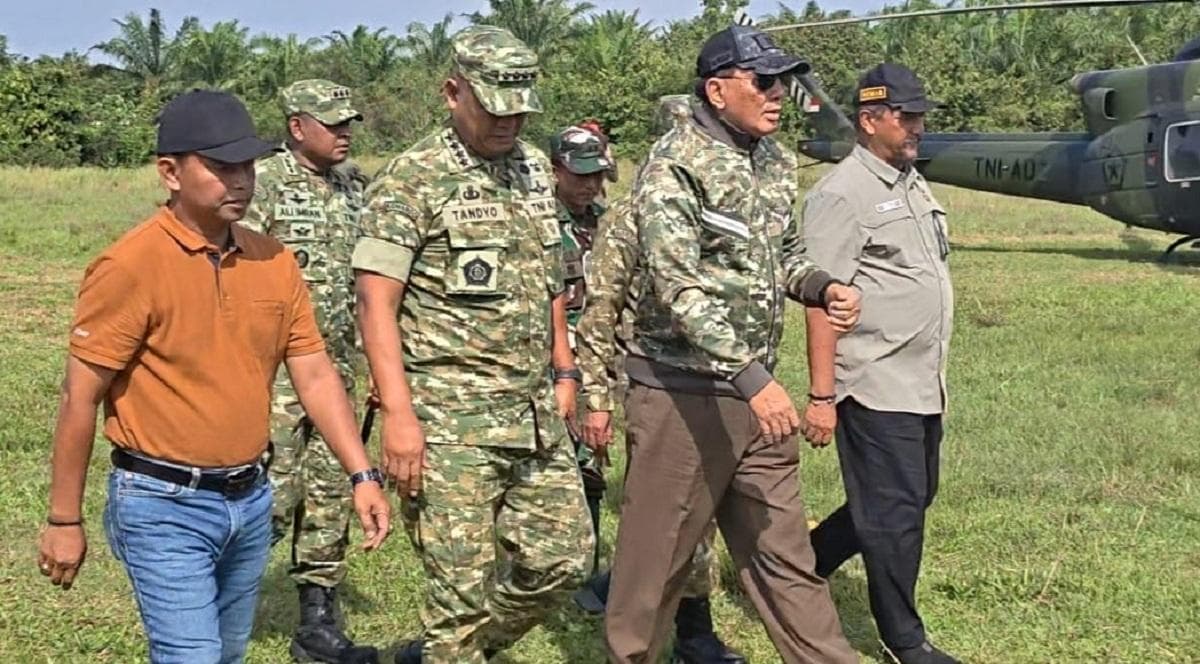 Menteri Pertahanan Tinjau Kerusakan Sungai Tamiang, Warga Aceh Tamiang Terancam Banjir