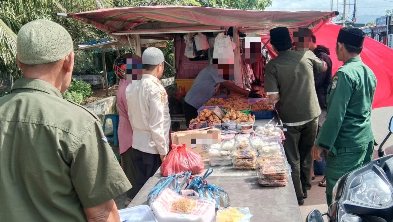 Satpol PP Banda Aceh Tegur Penjual Takjil Gelar Dagangan Terlalu Awal