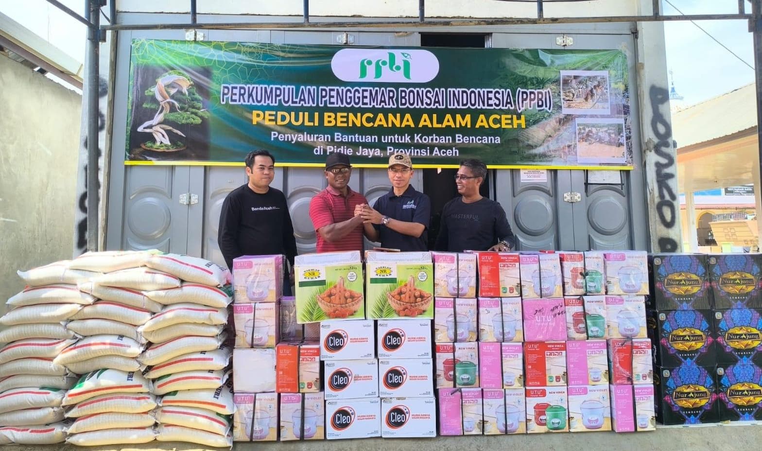 Komunitas Bonsai Aceh Salurkan Bantuan Rp25 Juta untuk Korban Banjir Pidie Jaya