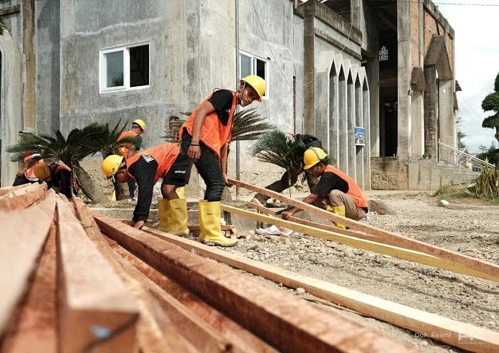 Kerahkan Alat Berat, HK Akan Bangun 120 Unit Huntara di Aceh Tamiang