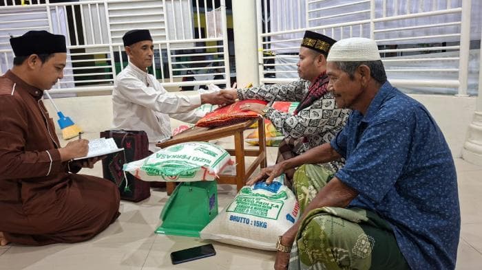 Warga Meulaboh Antusias Tunaikan Zakat Fitrah 2,8 Kg Beras per Jiwa