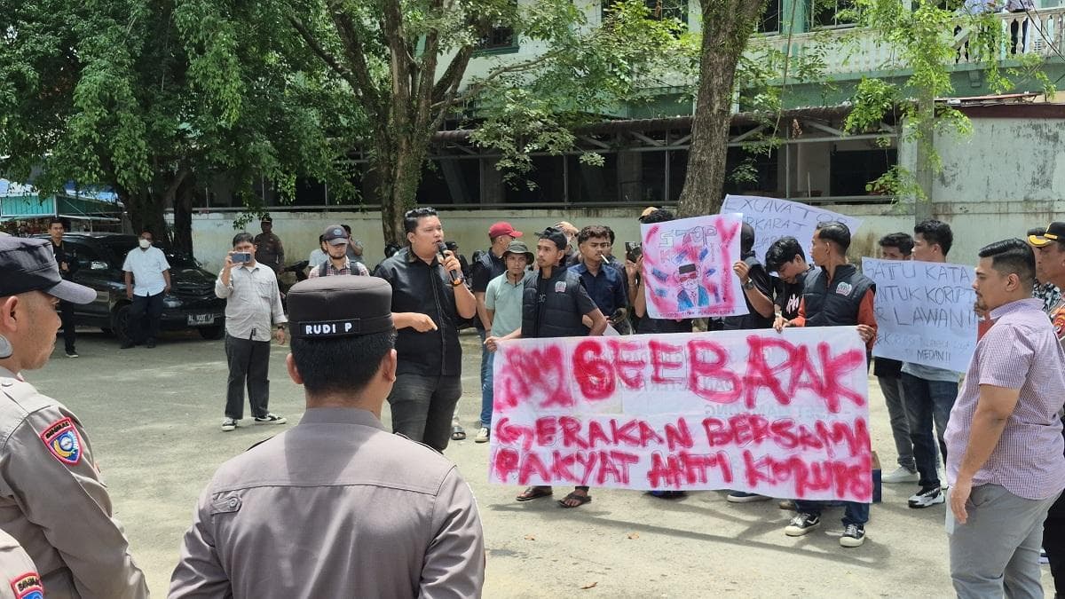 Puluhan Warga Langsa Demo ke Kejari Protes Penanganan Korupsi Bantuan Banjir