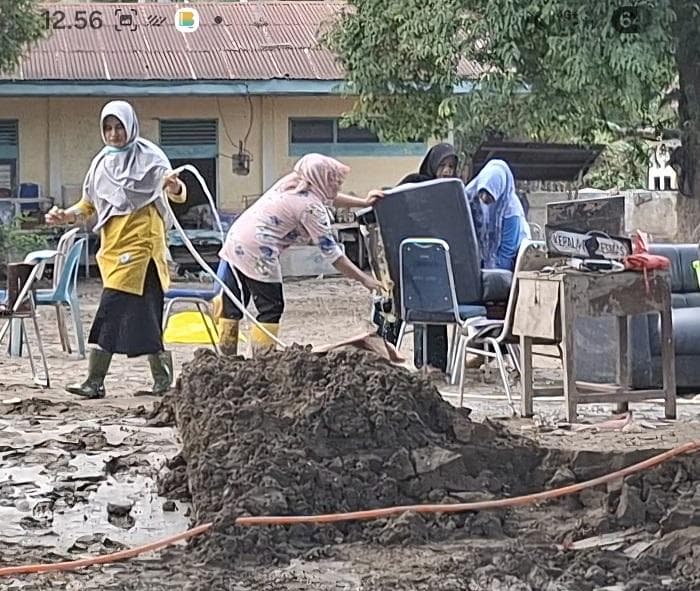 Dua Puskesmas di Bireuen Masih Berlumpur, Pelayanan Belum Normal