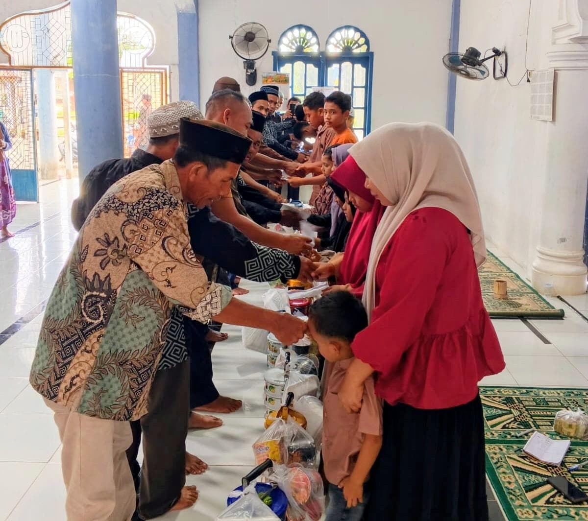 Pemerintah Gampong Suak Labu Beri Santunan 14 Anak Yatim di Aceh Barat Daya