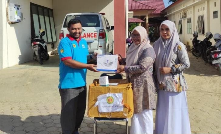 Dokter Paru Aceh Serahkan Nebulizer ke Puskesmas Kutablang Pasca Banjir
