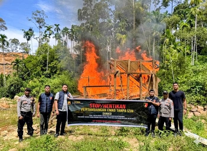 Polres Abdya Bakar Asbuk Emas di Bekas Tambang Ilegal di Aceh Barat Daya