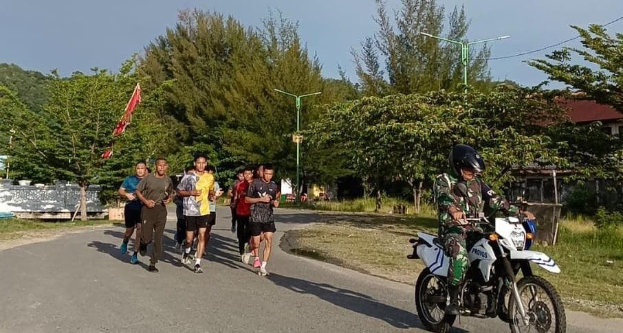 Kodim Aceh Selatan Bimbing Calon Prajurit Gratis untuk Warga