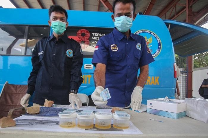 BNNP Aceh Tes Urine 50 Supir Jelang Mudik Lebaran 2026 di Terminal Batoh