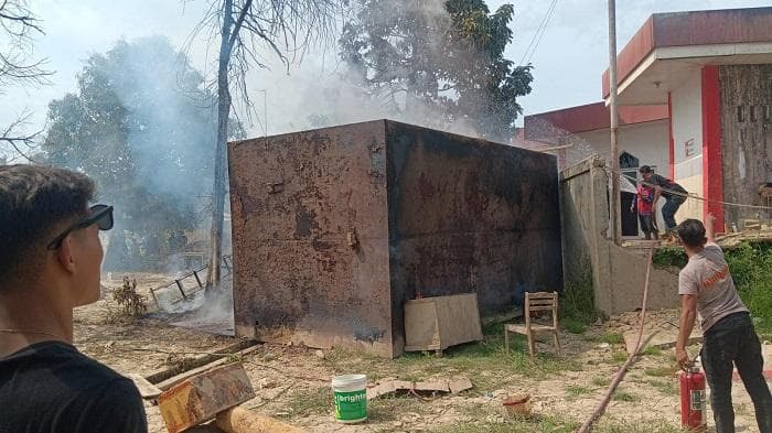 Damkar Aceh Tamiang Padamkan Kebakaran SPBU, Barcode BBM Sempat Menghambat