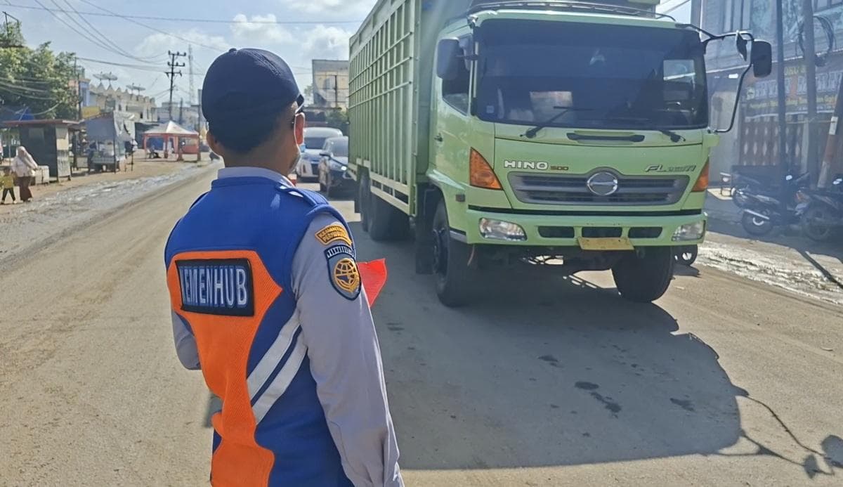 Truk Lebih 30 Ton Dilarang Melintas Jembatan Bailey Krueng Tingkeum Kutablang