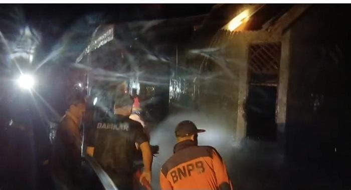 Kebakaran Rumah di Bireuen, Warga Terpaksa Bubarkan Shalat Tarawih untuk Selamatkan Harta Benda