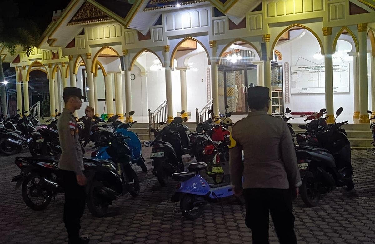 Polisi Jaga Keamanan Shalat Tarawih di Aceh Selatan Selama Ramadhan
